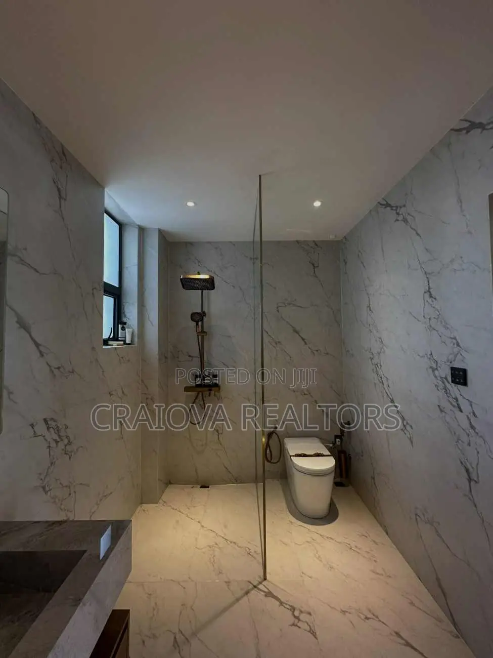5bdrm Apartment in Spring Valley for sale