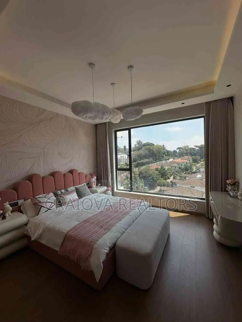 5bdrm Apartment in Spring Valley for sale