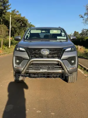 Toyota Fortuner 2021 Silver