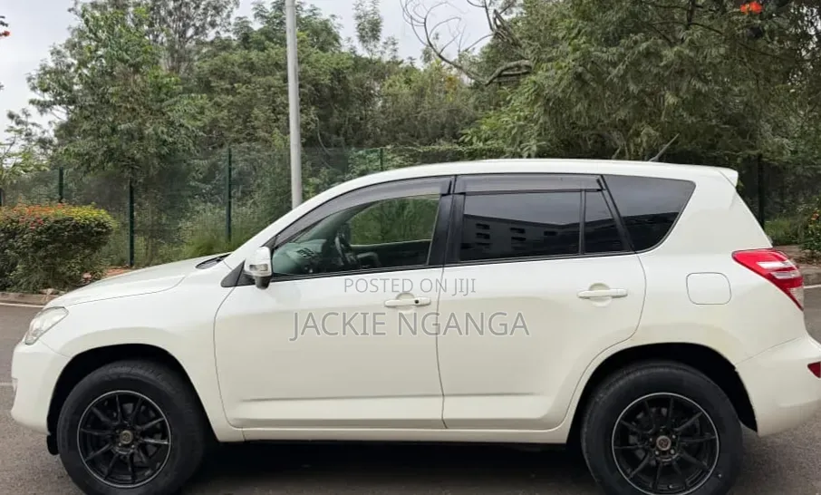 Toyota RAV4 2012 White