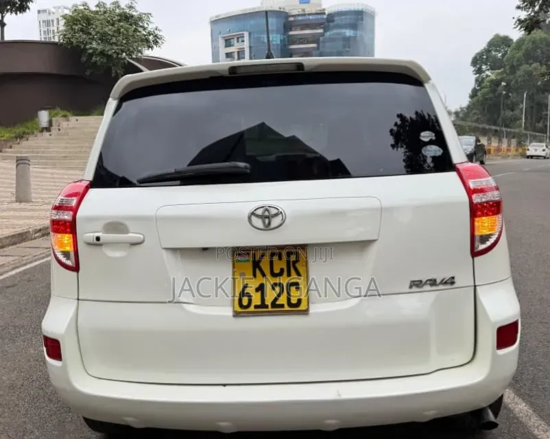 Toyota RAV4 2012 White