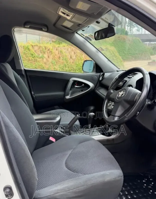 Toyota RAV4 2012 White