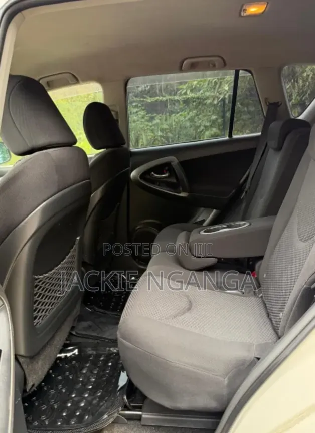 Toyota RAV4 2012 White
