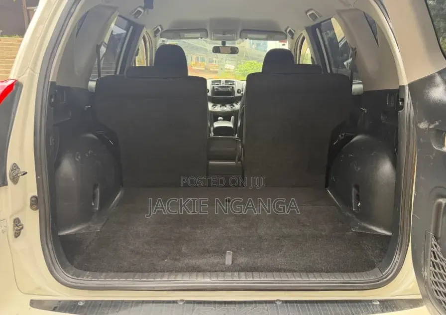 Toyota RAV4 2012 White