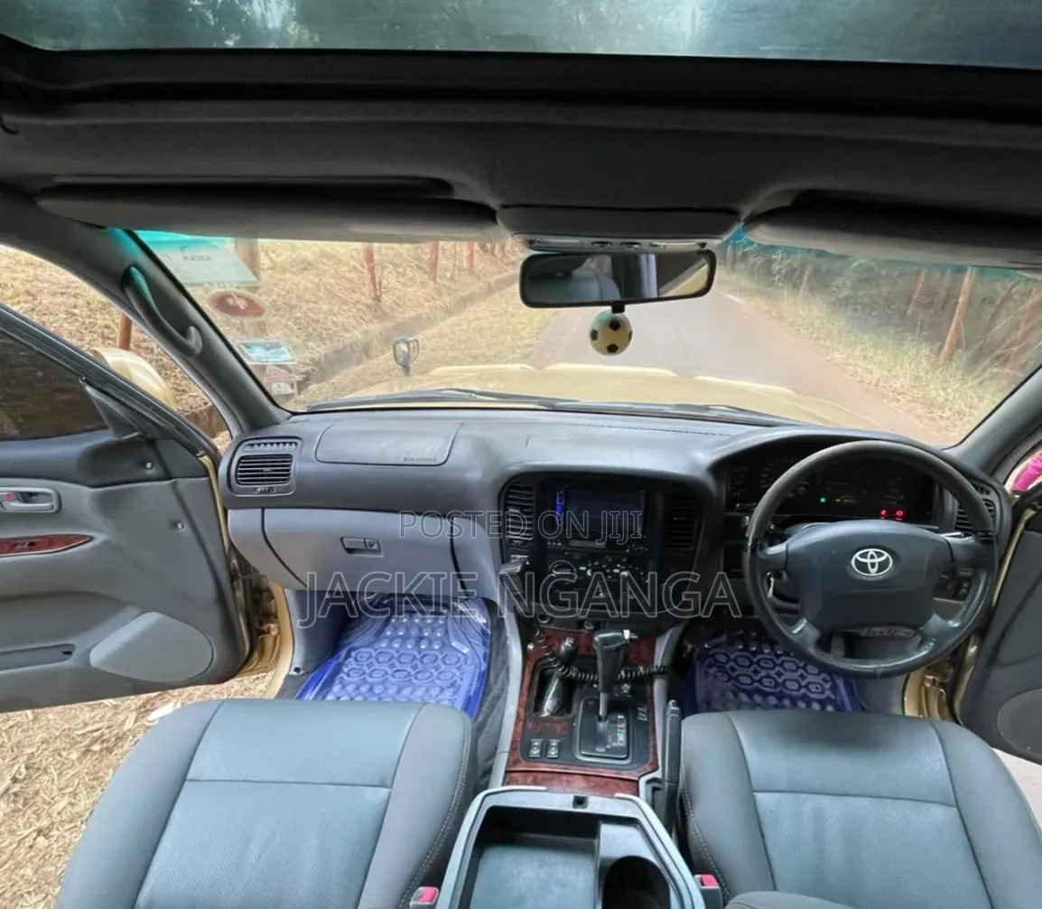 Toyota Land Cruiser 2004 Gold