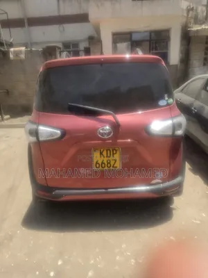 Toyota Sienta 2017 Pink