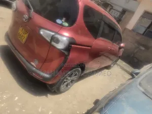 Toyota Sienta 2017 Pink