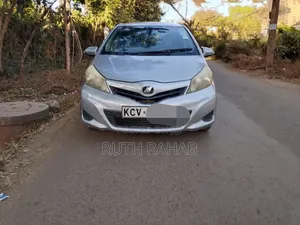 Toyota Vitz 2012 Silver
