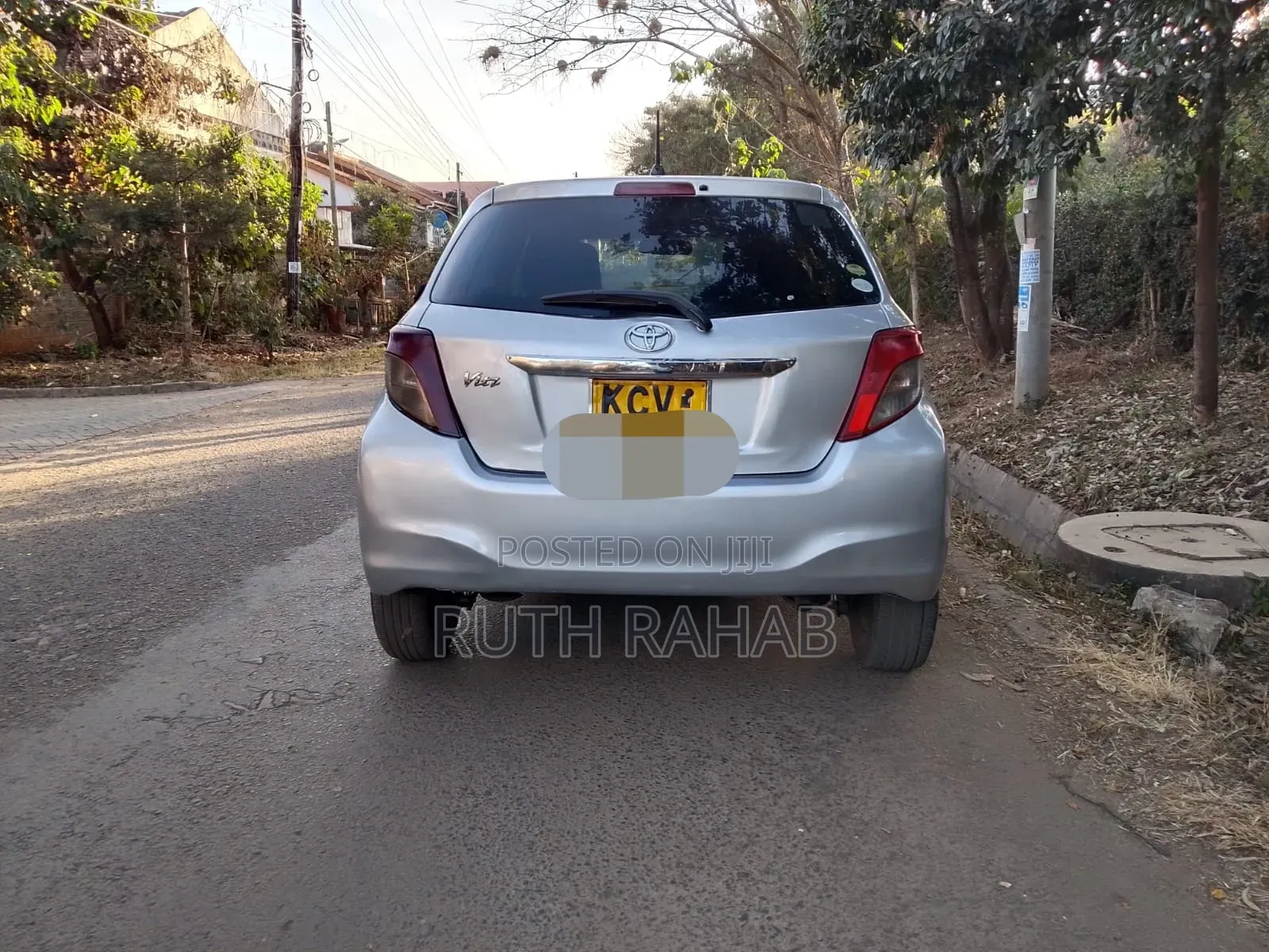 Toyota Vitz 2012 Silver