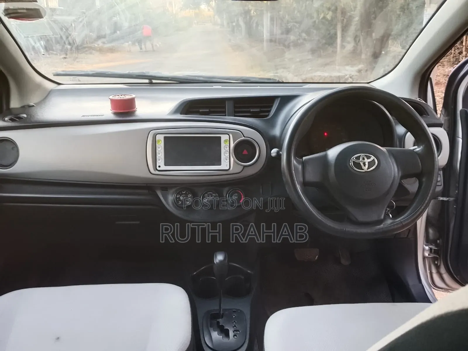 Toyota Vitz 2012 Silver