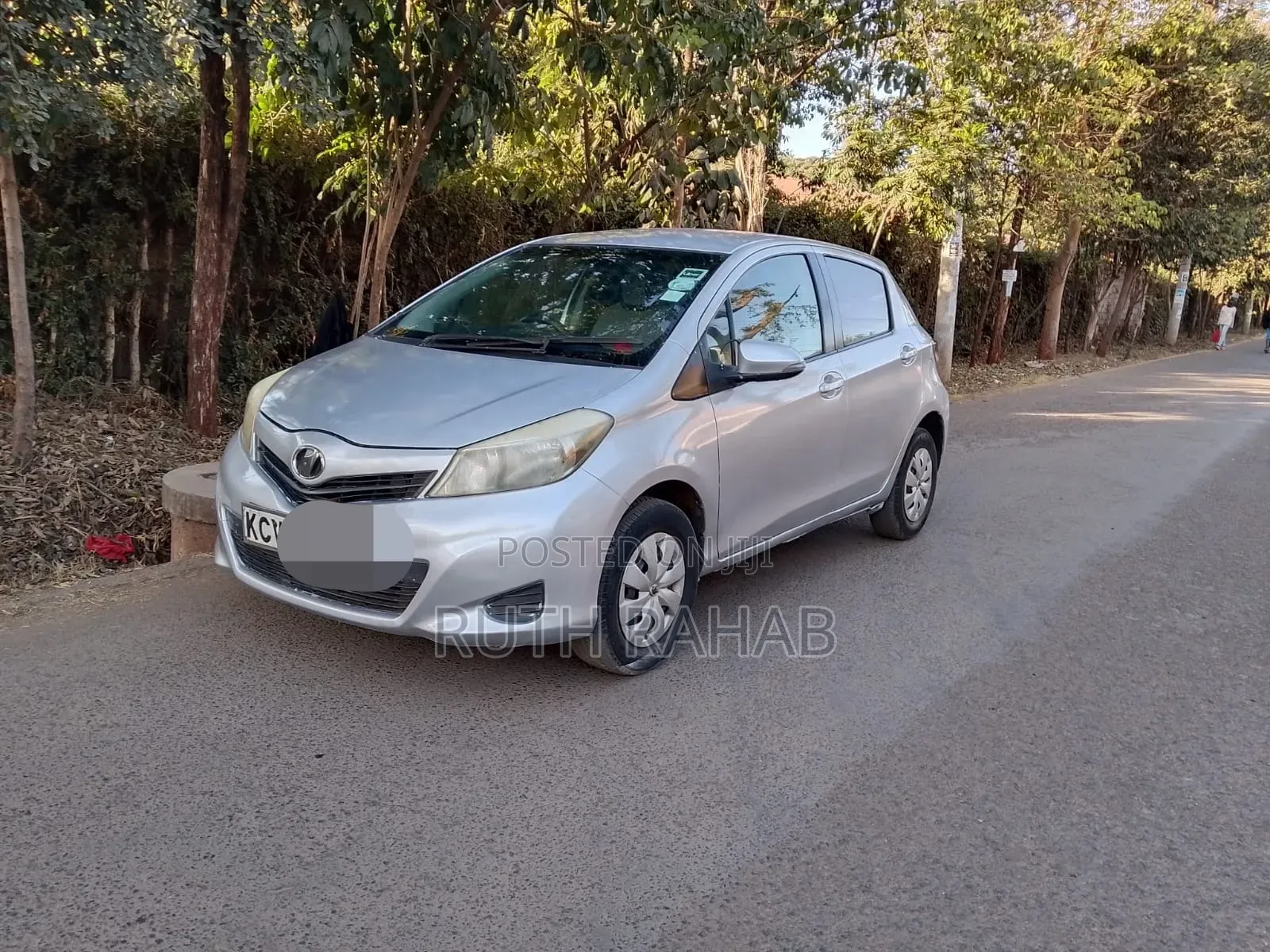 Toyota Vitz 2012 Silver
