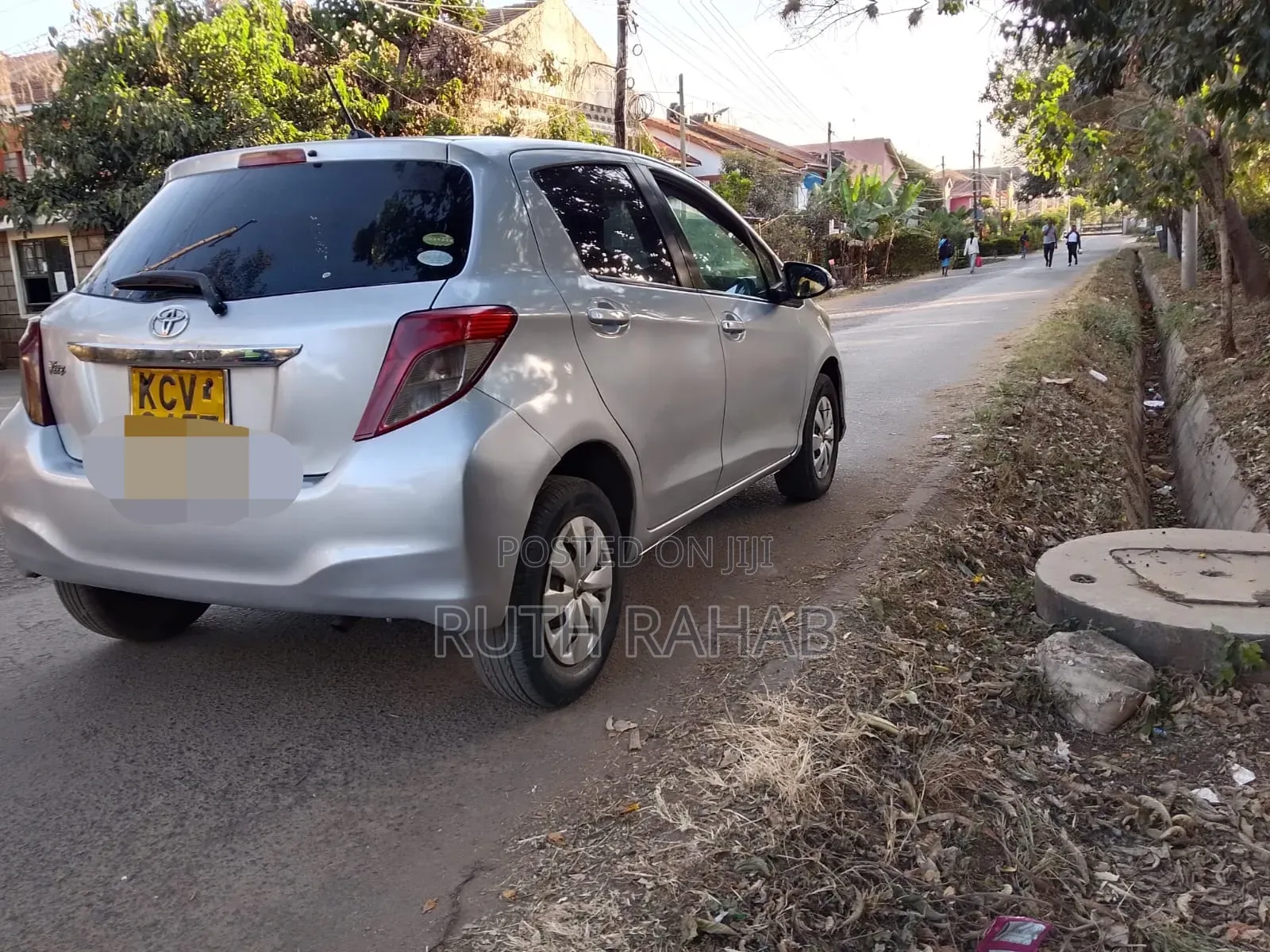 Toyota Vitz 2012 Silver