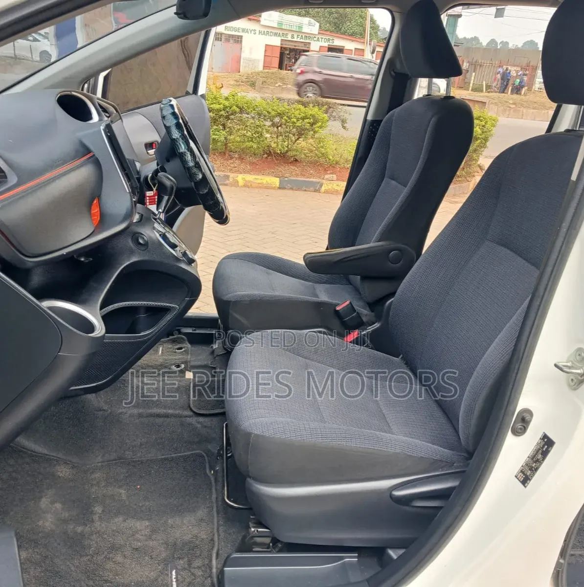 Toyota Sienta 2016 White