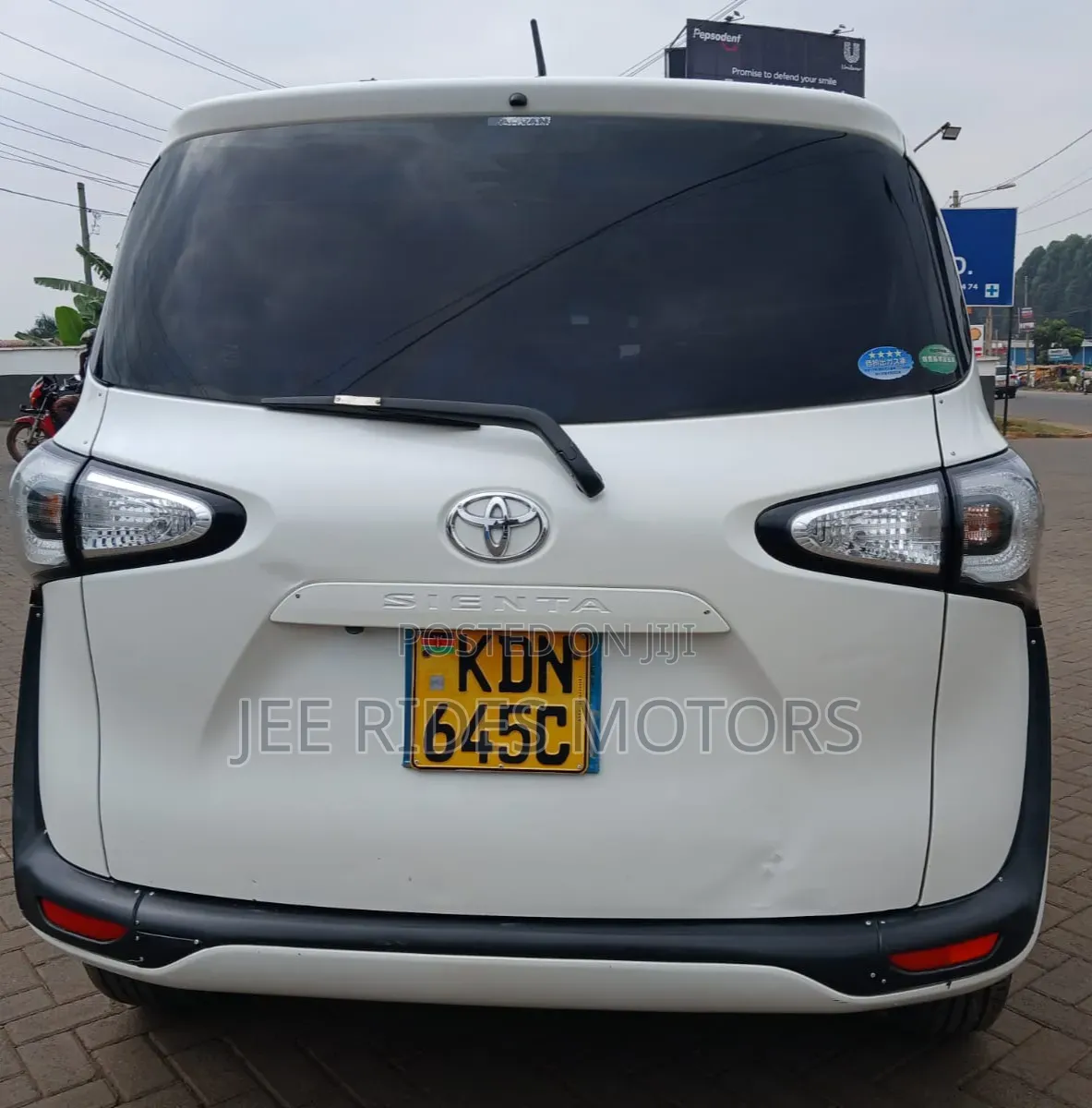 Toyota Sienta 2016 White