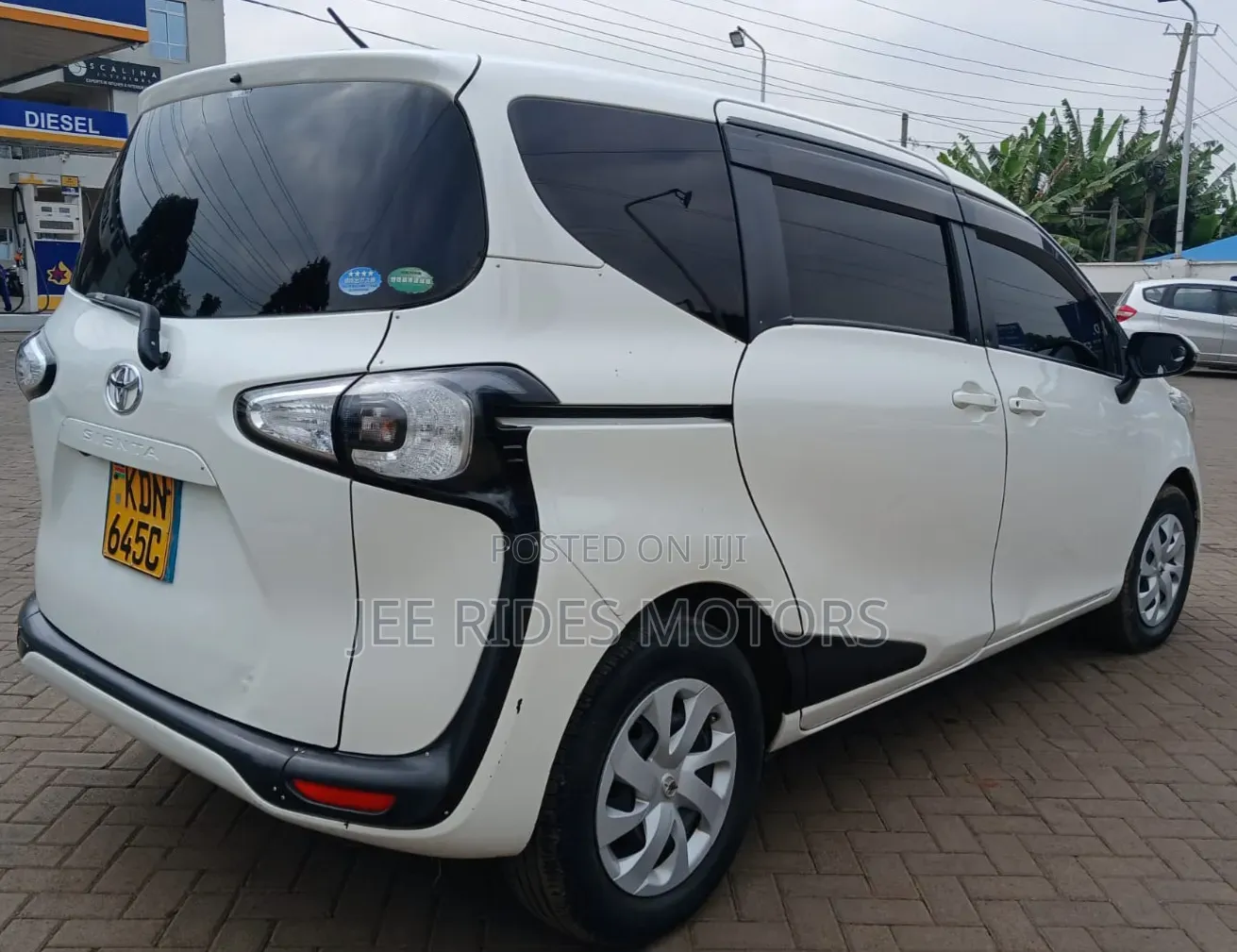 Toyota Sienta 2016 White