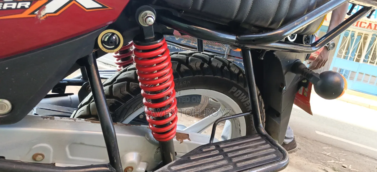 TVS HLX Plus ES 2025 Red