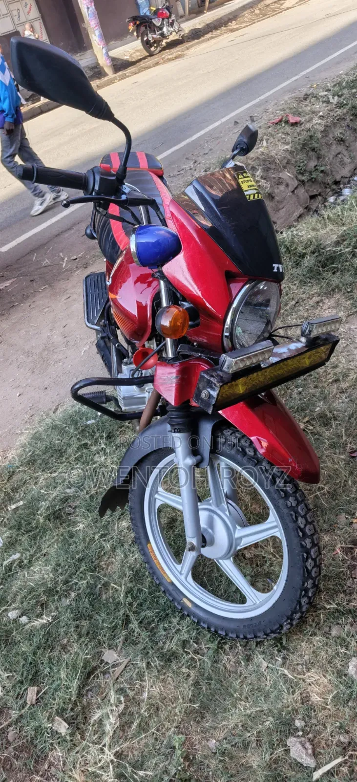TVS HLX Plus ES 2025 Red