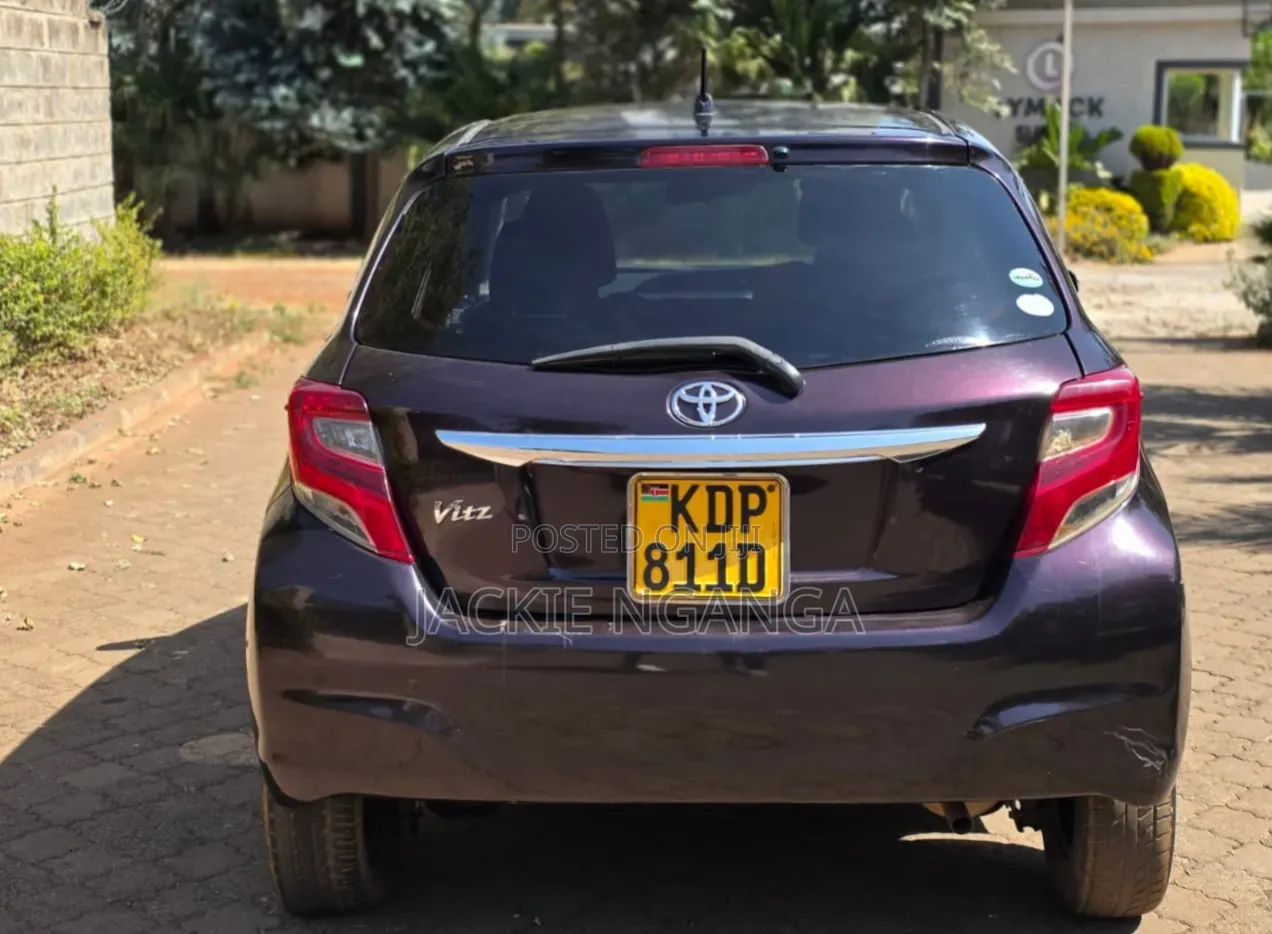 Toyota Vitz 2016 Maroon