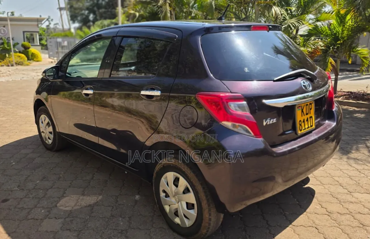Toyota Vitz 2016 Maroon