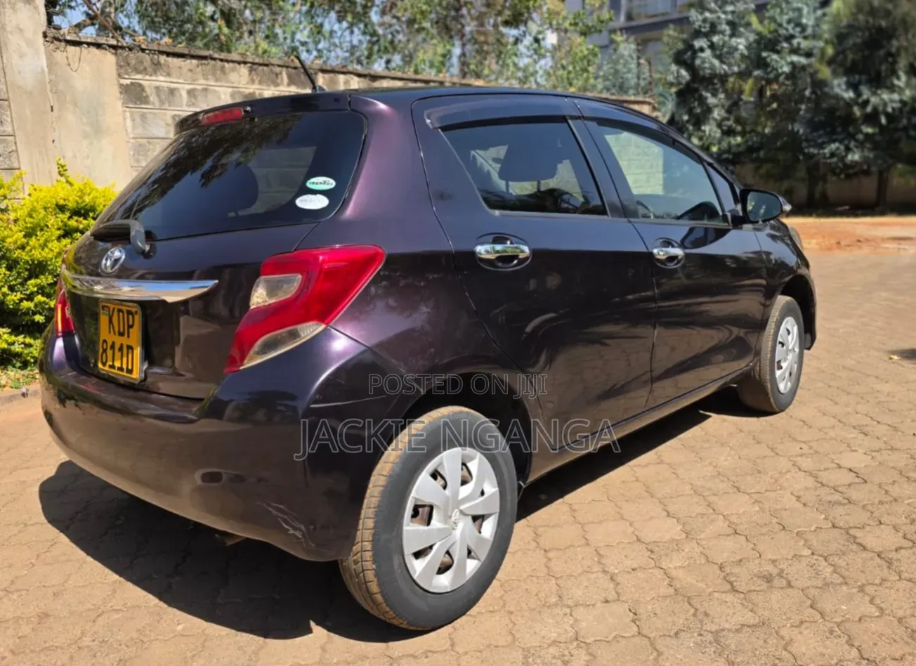 Toyota Vitz 2016 Maroon