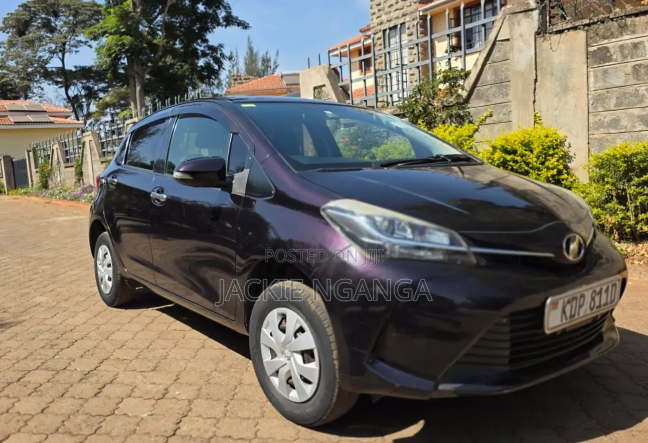 Toyota Vitz 2016 Maroon