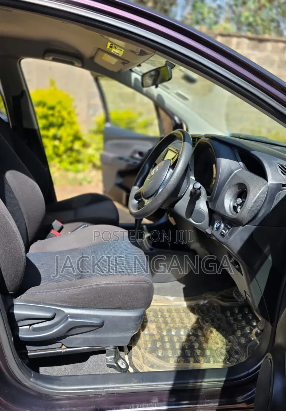 Toyota Vitz 2016 Maroon