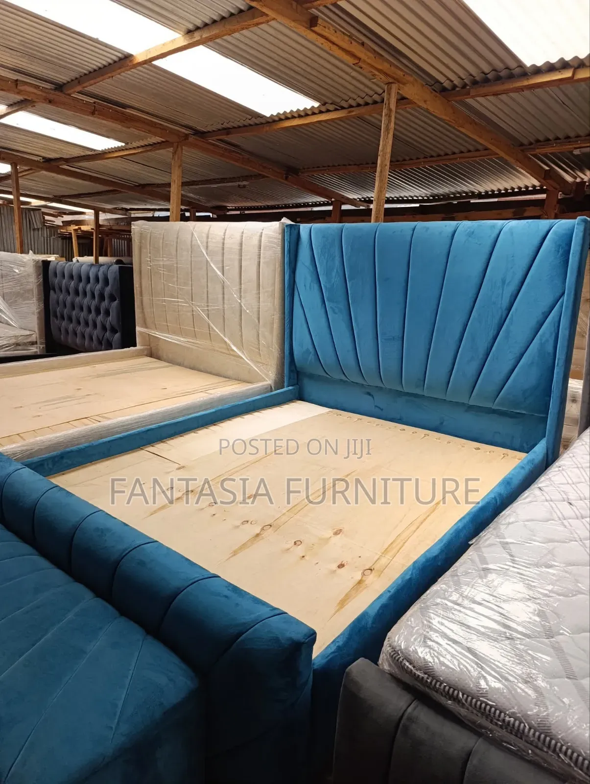 5x6 Blue Chesterfield Bed