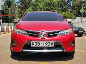 Toyota Auris 2013 Red