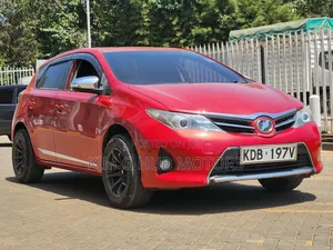Toyota Auris 2013 Red