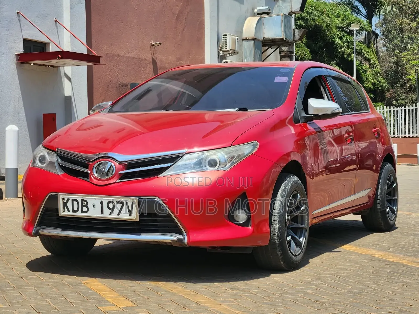 Toyota Auris 2013 Red