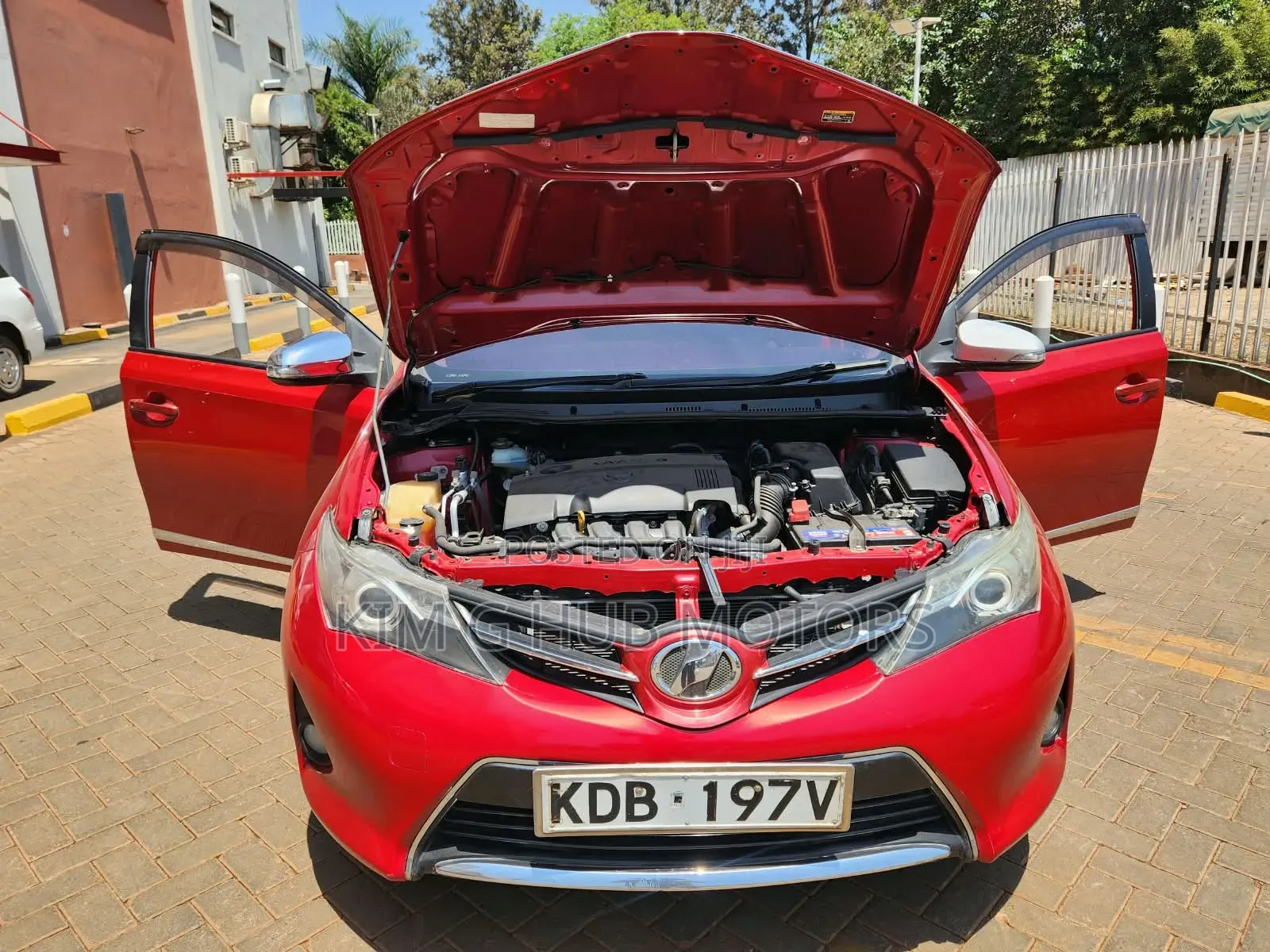 Toyota Auris 2013 Red