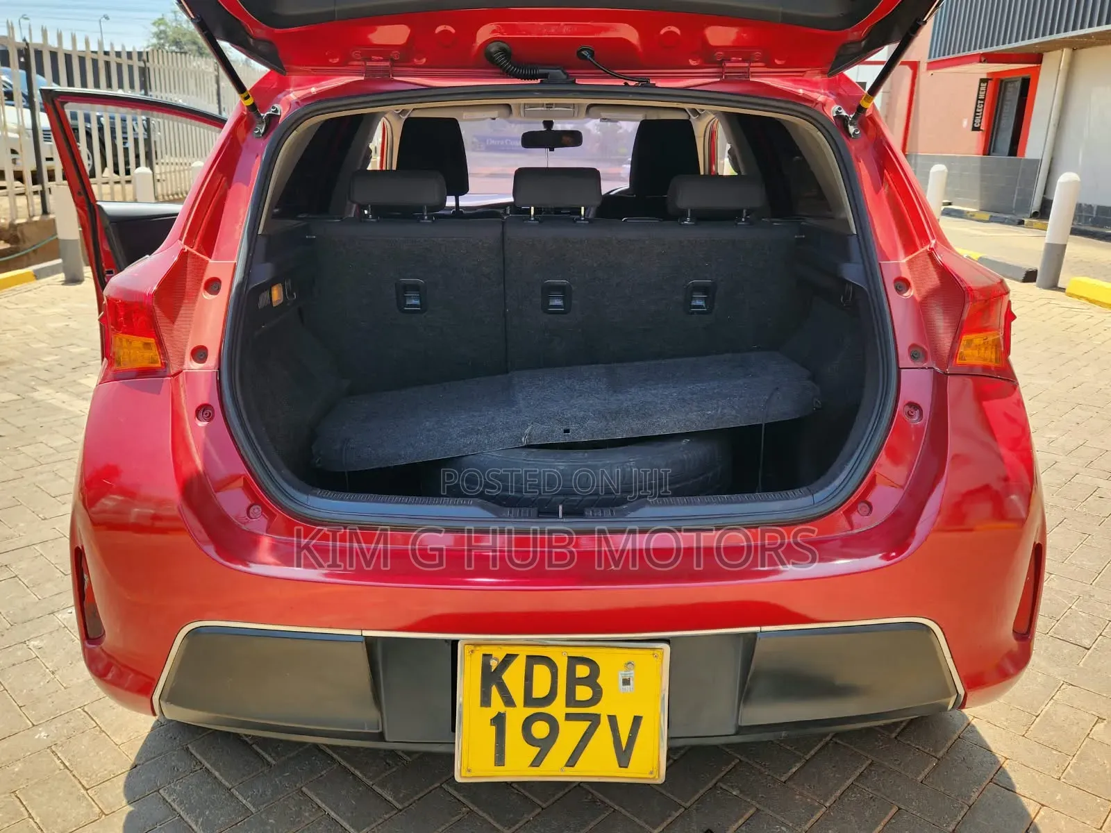 Toyota Auris 2013 Red