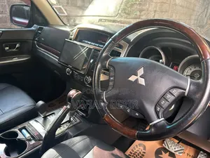 Mitsubishi Pajero 2018 Red