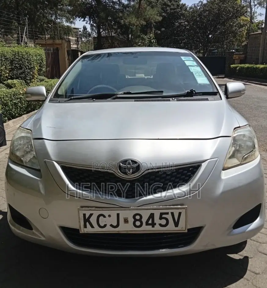Toyota Belta 2009 Silver