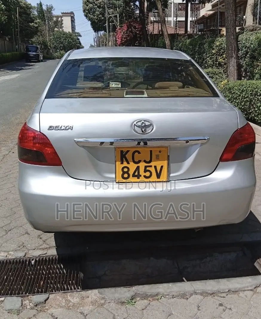 Toyota Belta 2009 Silver