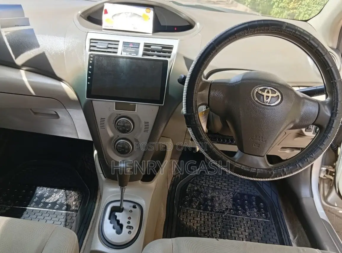 Toyota Belta 2009 Silver