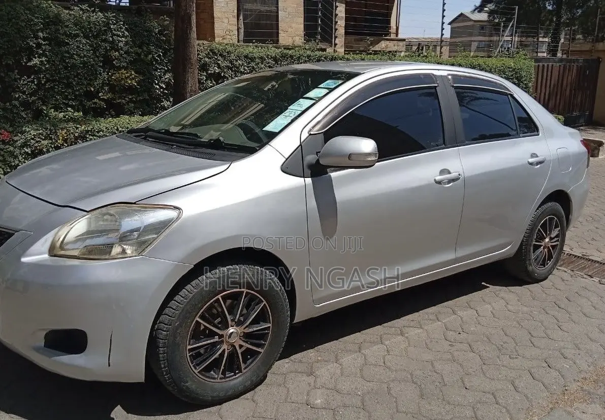 Toyota Belta 2009 Silver