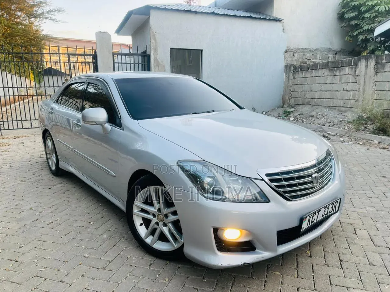 Toyota Crown 2012 Silver
