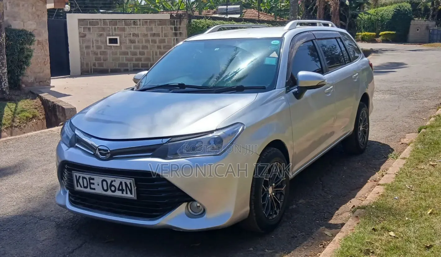 Toyota Corolla Fielder 2016 Silver