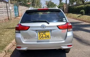 Toyota Corolla Fielder 2016 Silver