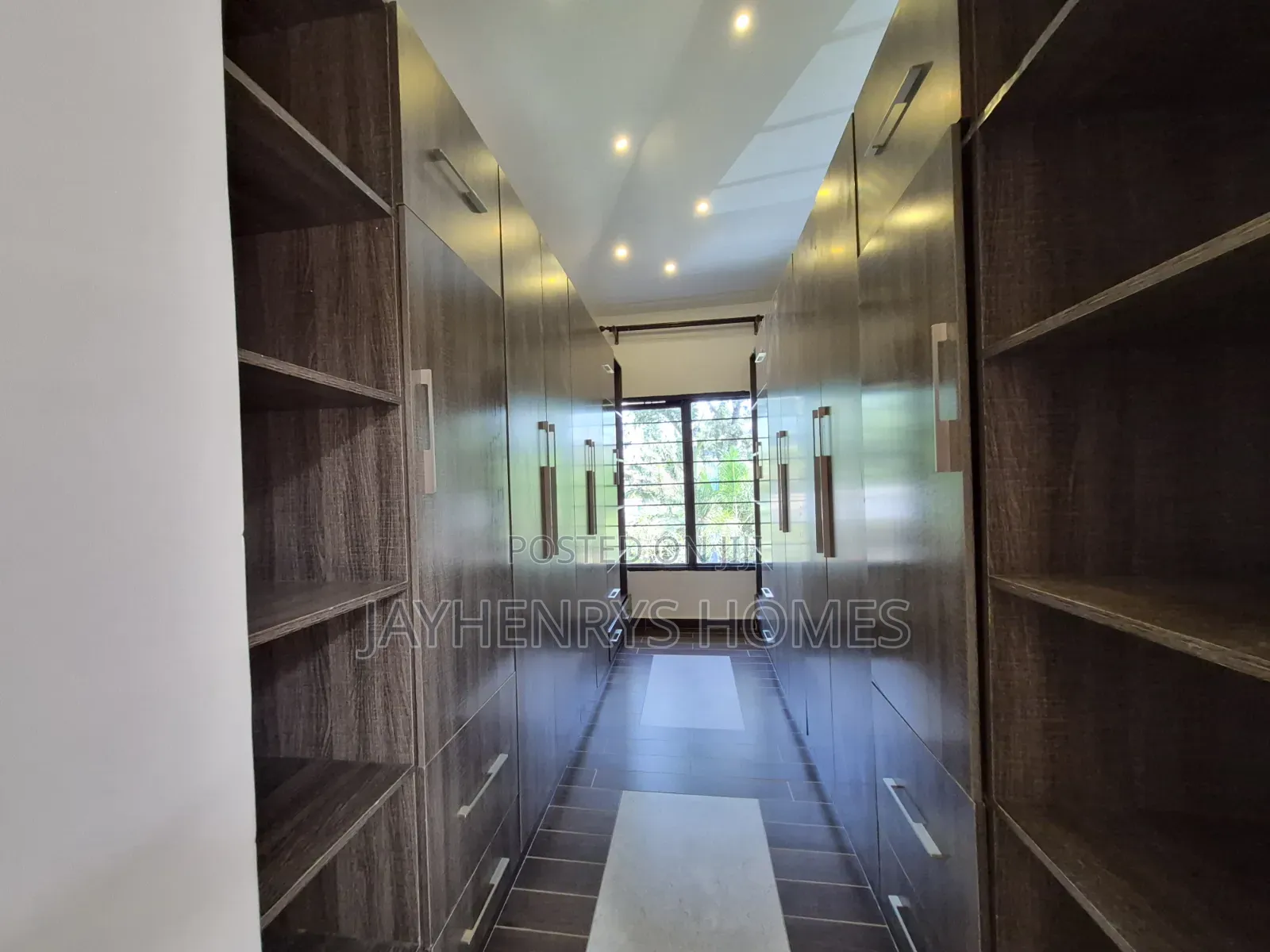 5bdrm Villa in Runda for rent