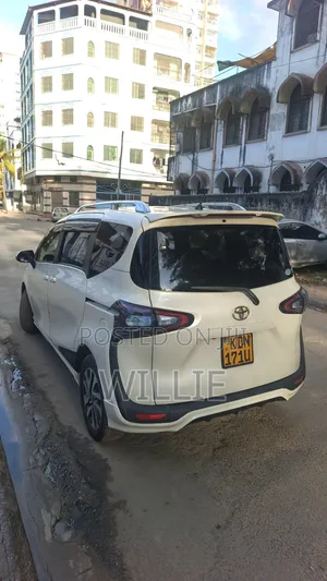 Toyota Sienta 2016 White