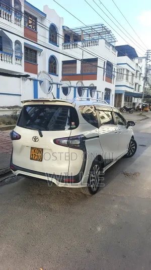 Toyota Sienta 2016 White
