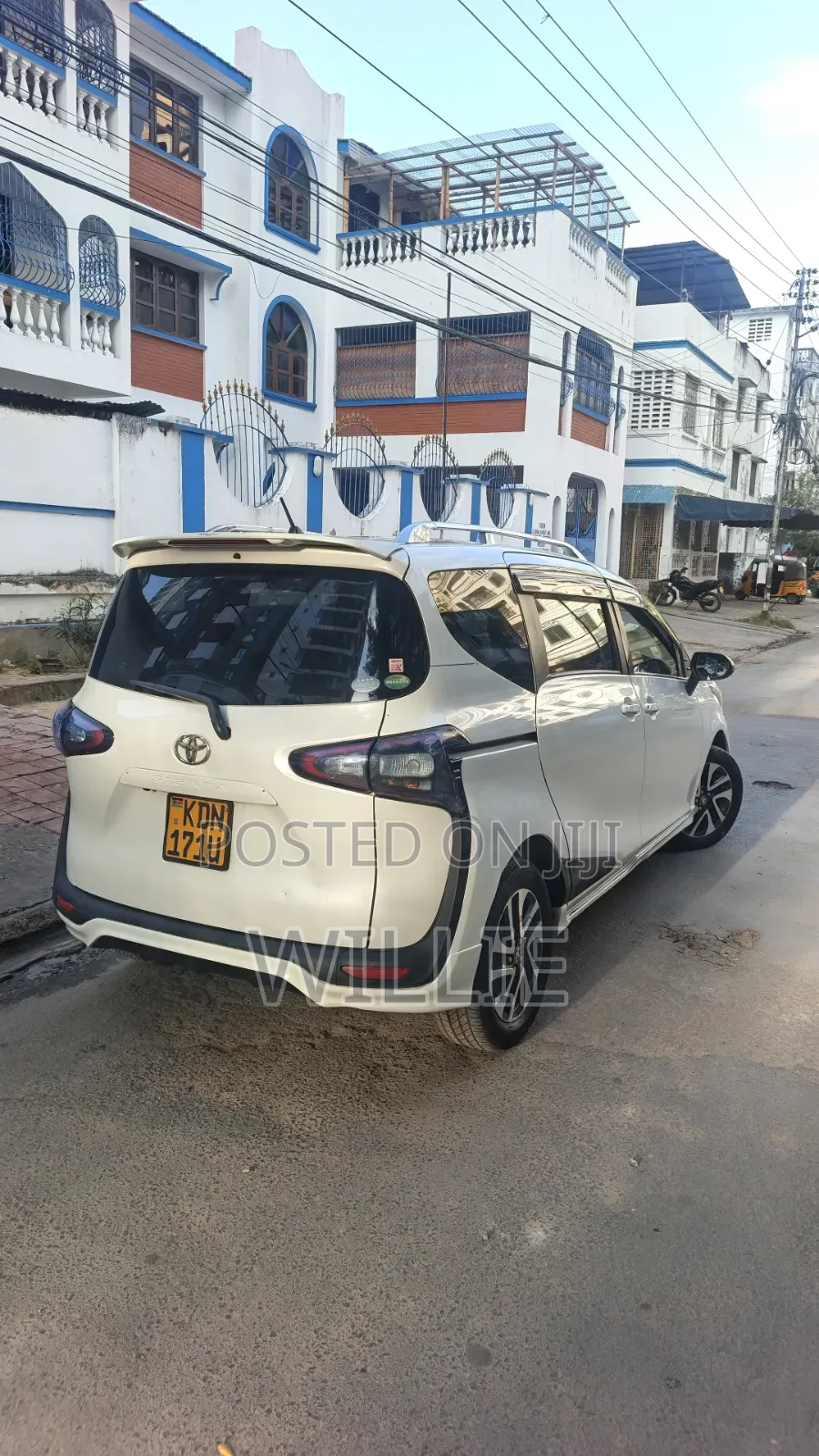 Toyota Sienta 2016 White