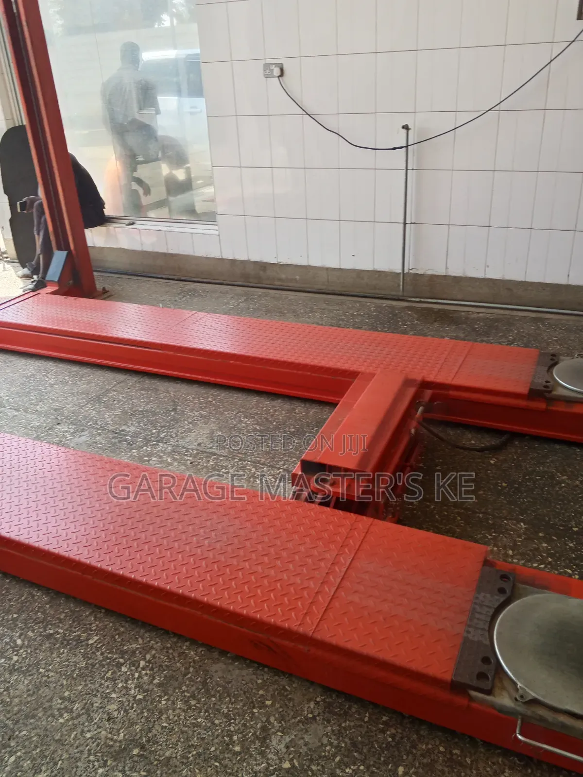 Stable Design 4post Lift for Maximum Support
