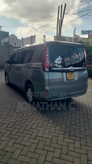 Toyota Esquire 2016 Gray