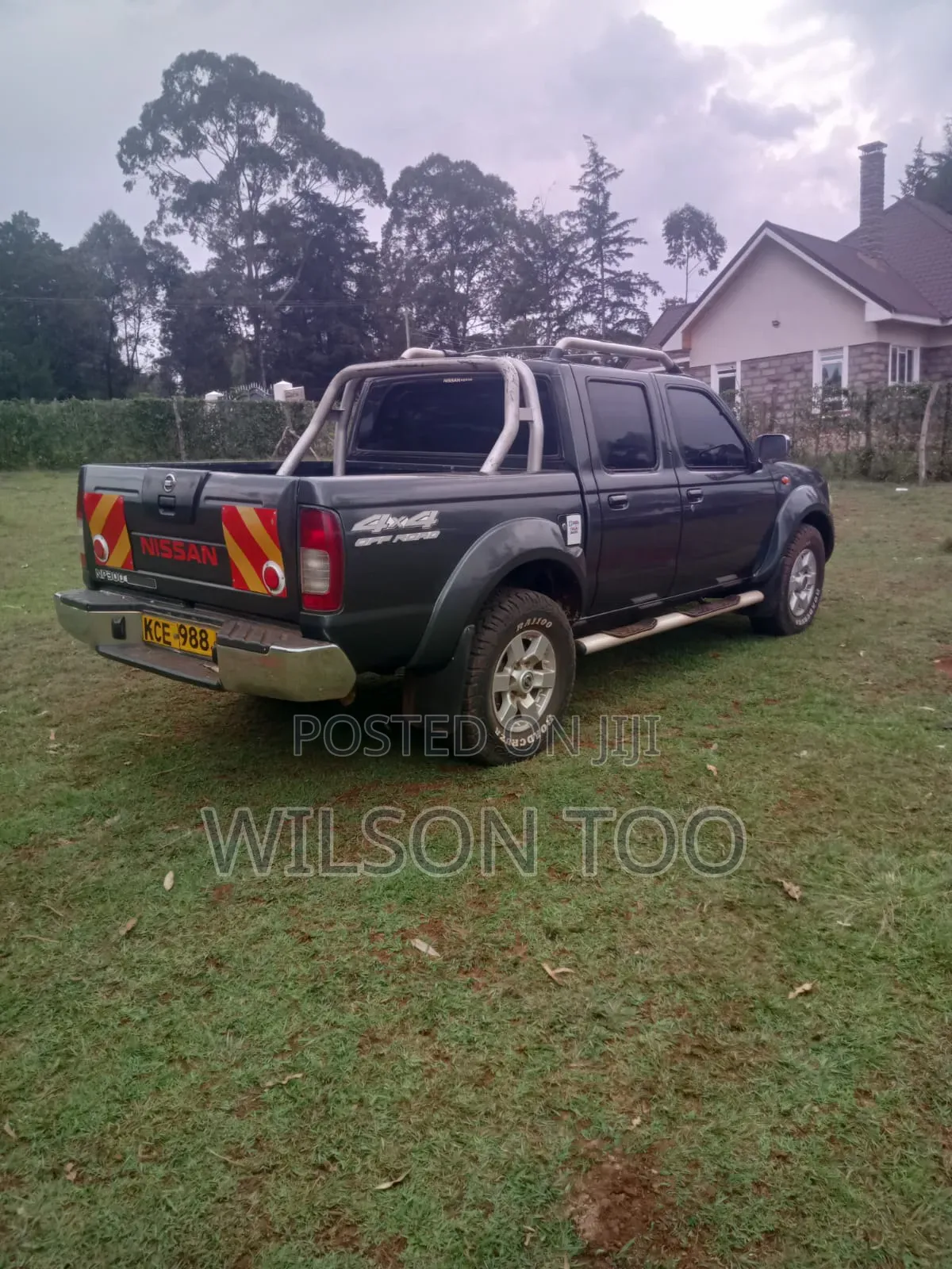Nissan Hardbody 2014 Gray