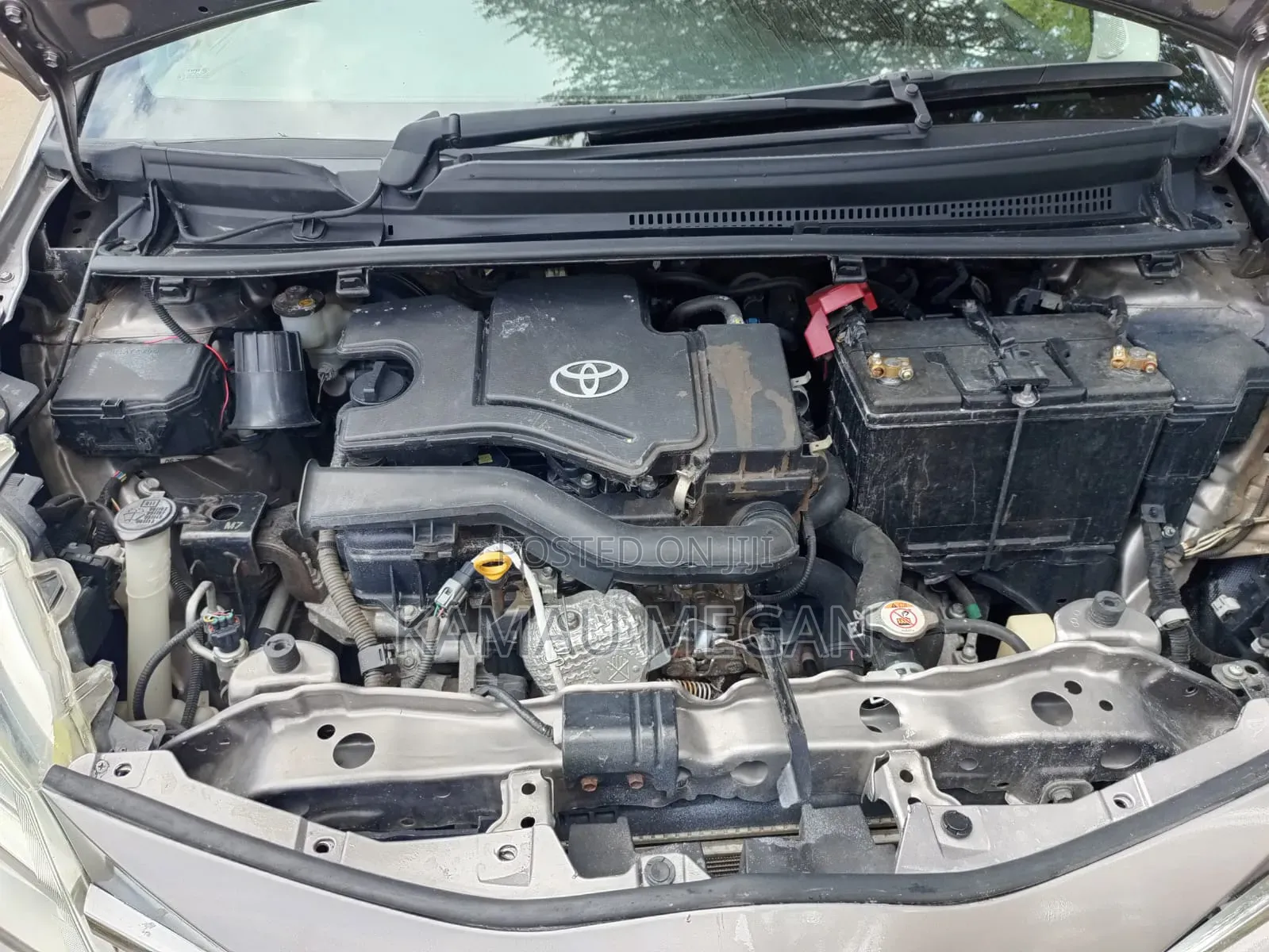 Toyota Vitz 2018 Silver