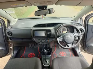 Toyota Vitz 2018 Silver