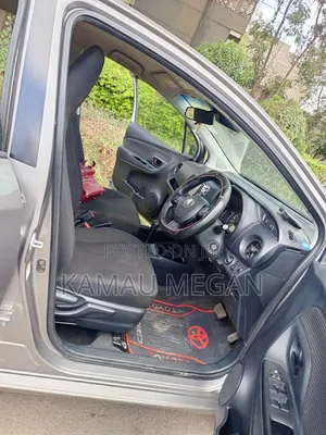 Toyota Vitz 2018 Silver